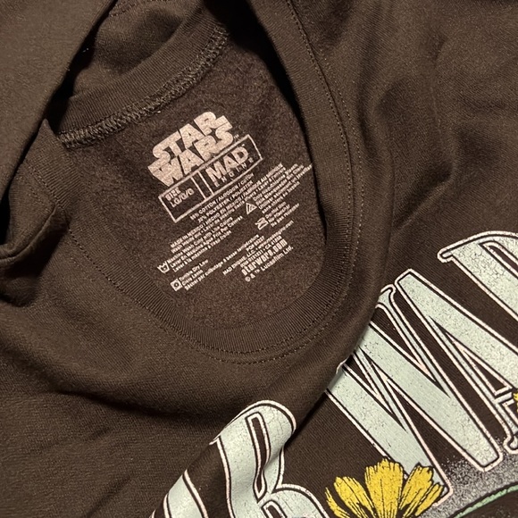Star Wars | Boba Fett Bounty Hunter Floral Crewneck - BoxLunch Exclusive - Picture 6 of 6